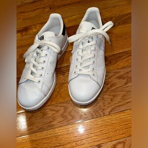Adidas Stan Smith white and black women’s size 8. In very good condition.